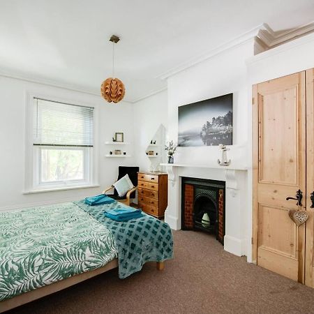 Family Friendly Flat Just Minutes From The Beach! ポーツマス エクステリア 写真