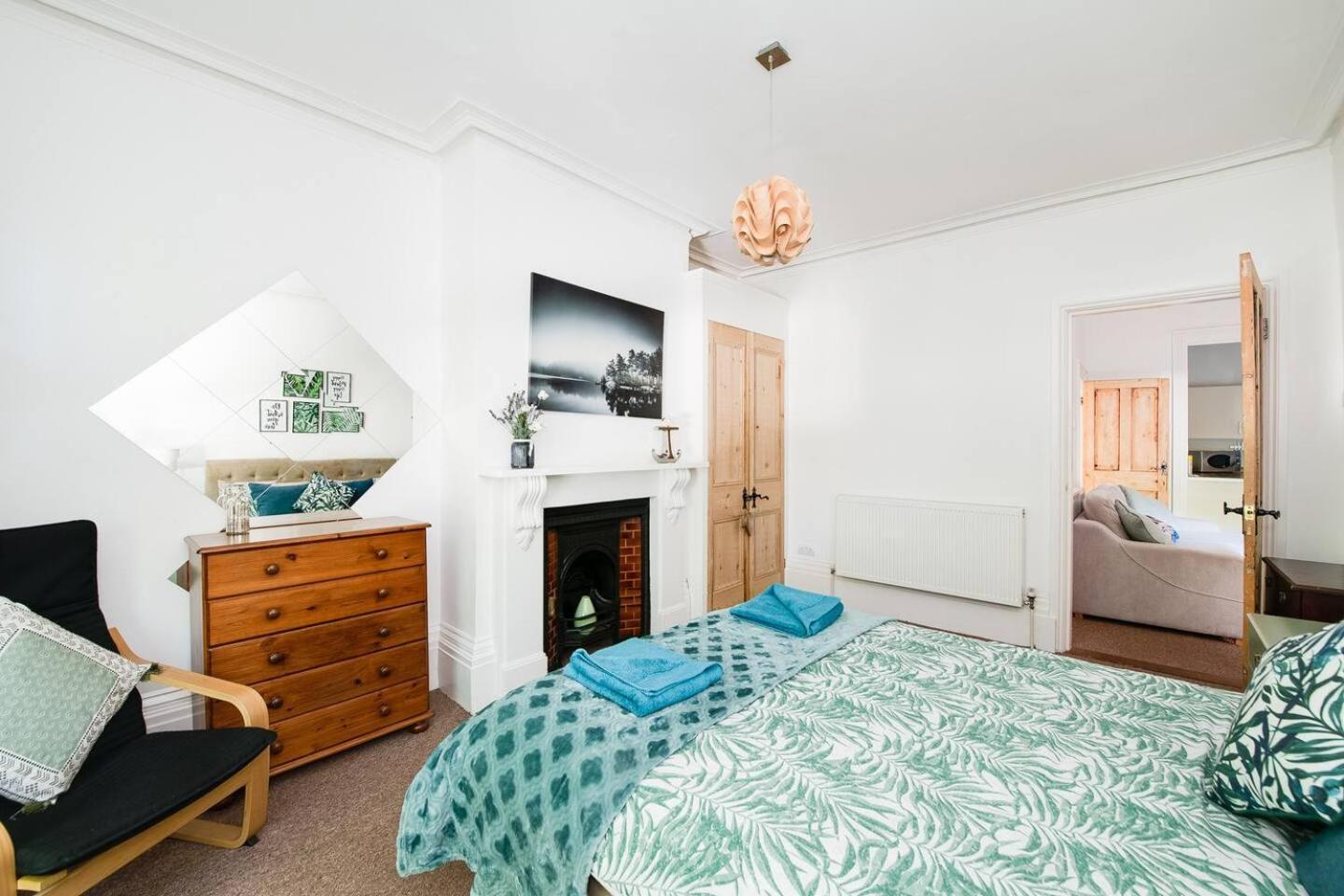 Family Friendly Flat Just Minutes From The Beach! ポーツマス エクステリア 写真