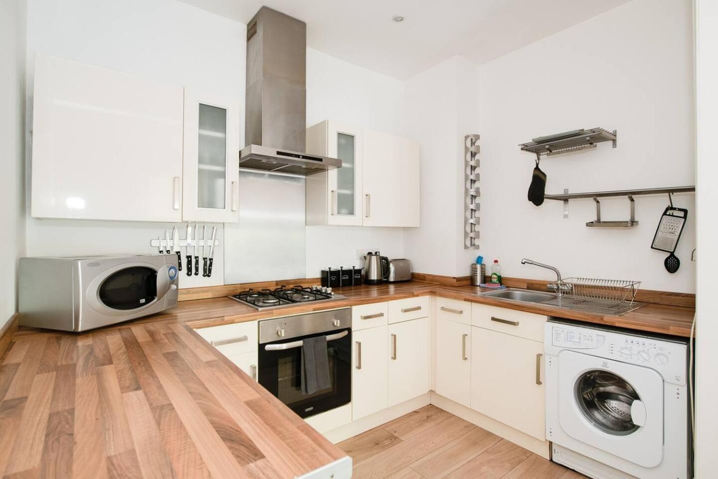 Family Friendly Flat Just Minutes From The Beach! ポーツマス エクステリア 写真
