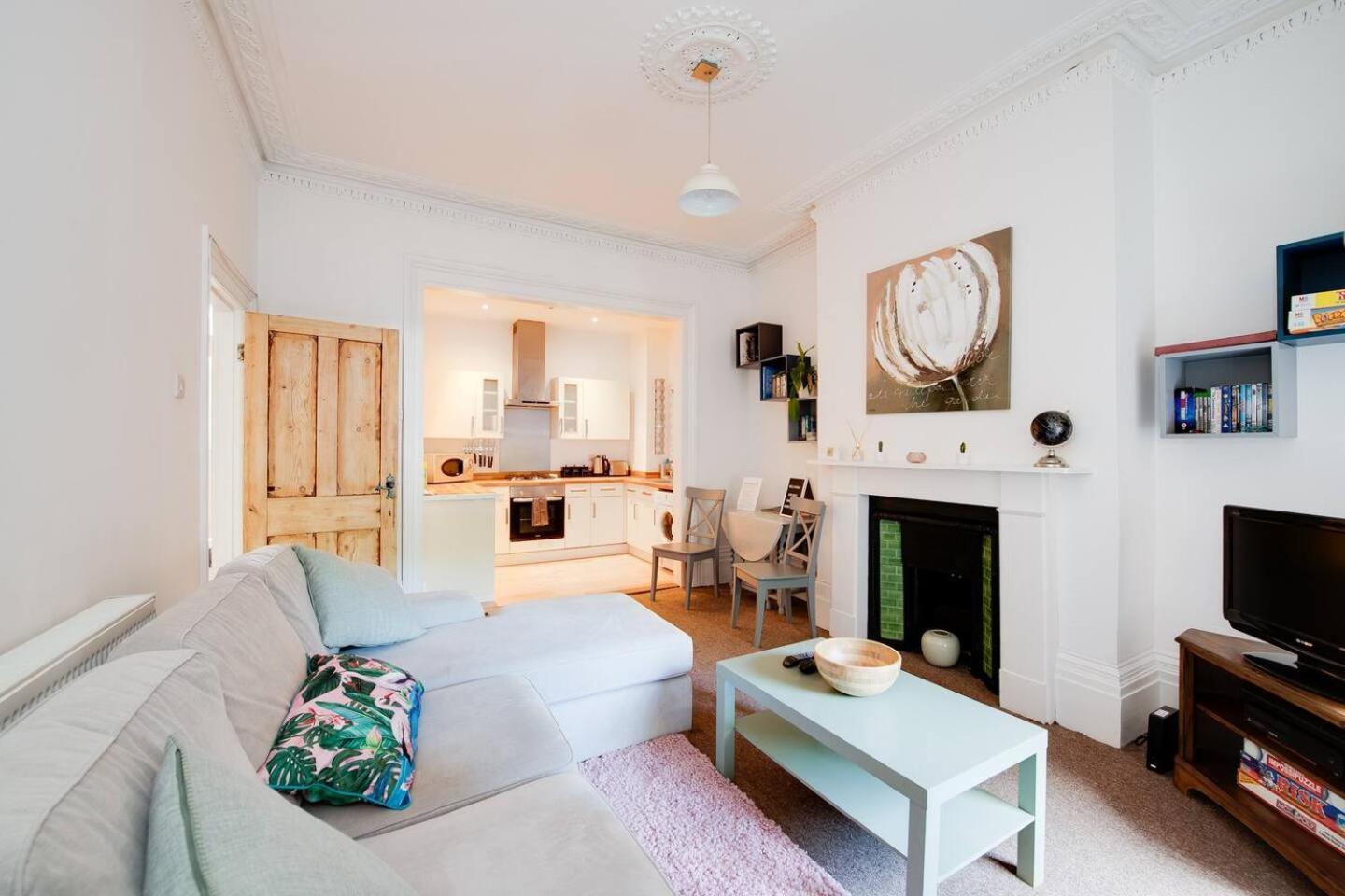 Family Friendly Flat Just Minutes From The Beach! ポーツマス エクステリア 写真